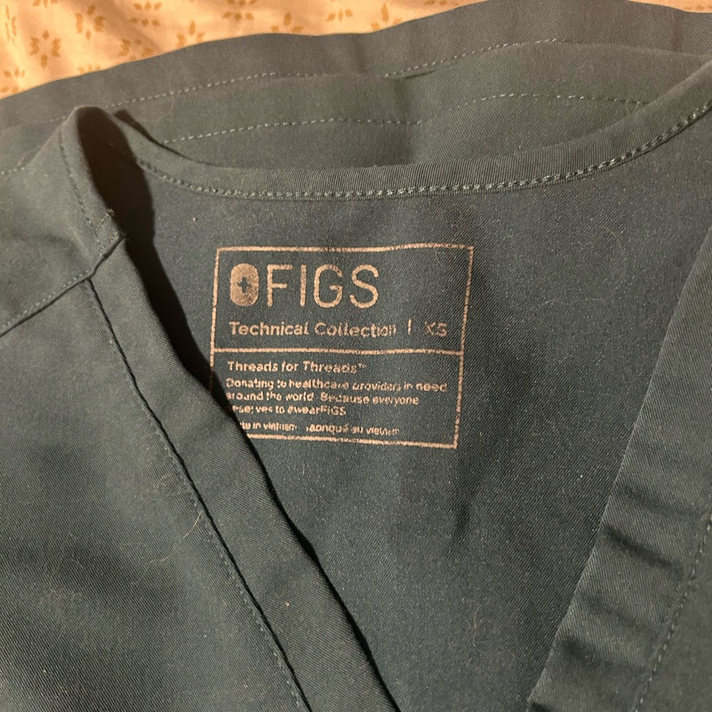 Figs Scrub Top - Picture 2 of 2